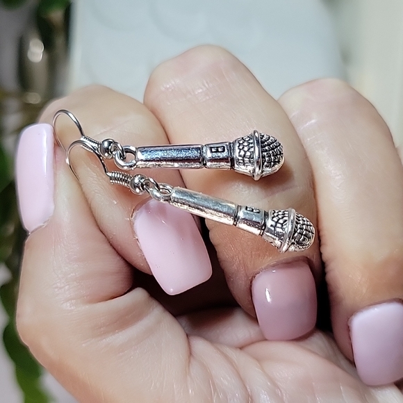 🔥LAST PAIR🔥 Microphone Charm Drop Earrings - Picture 4 of 4